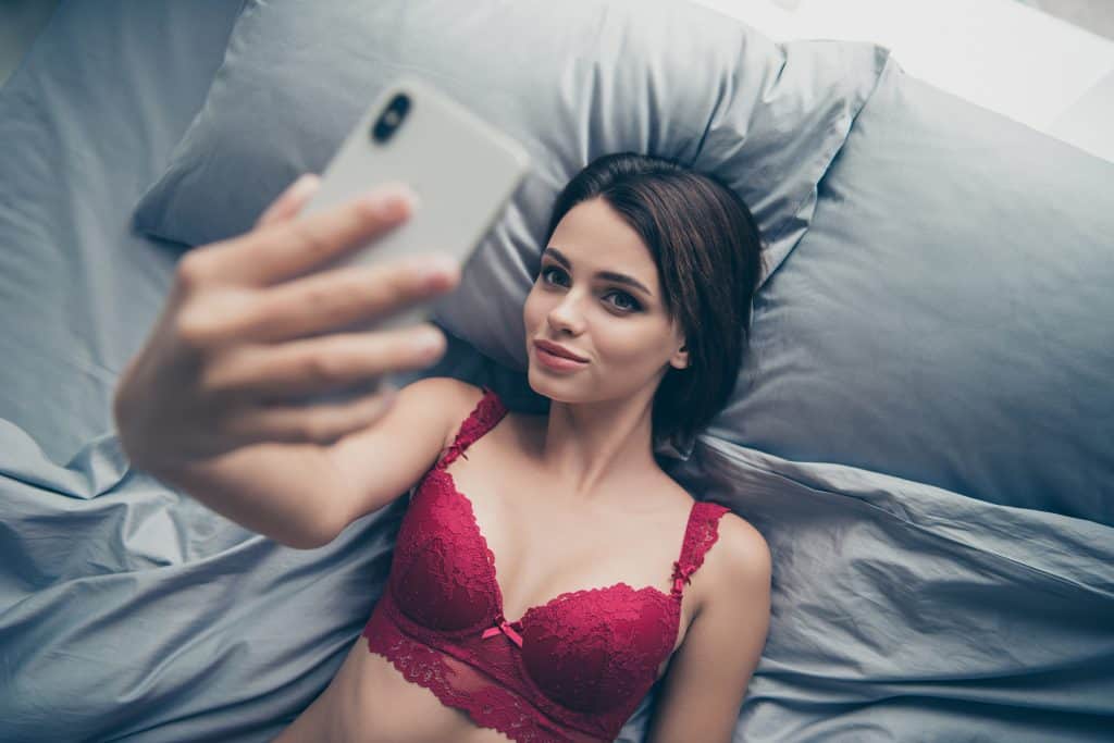 Erotske fotografije na sex oglasima: Etika i sigurnost u dijeljenju slika.