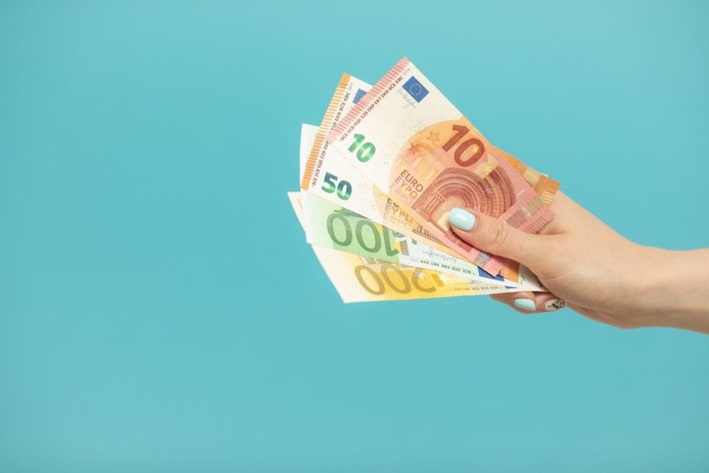 Zašto je važno pratiti promjene kamatnih stopa u financijskim tržištima